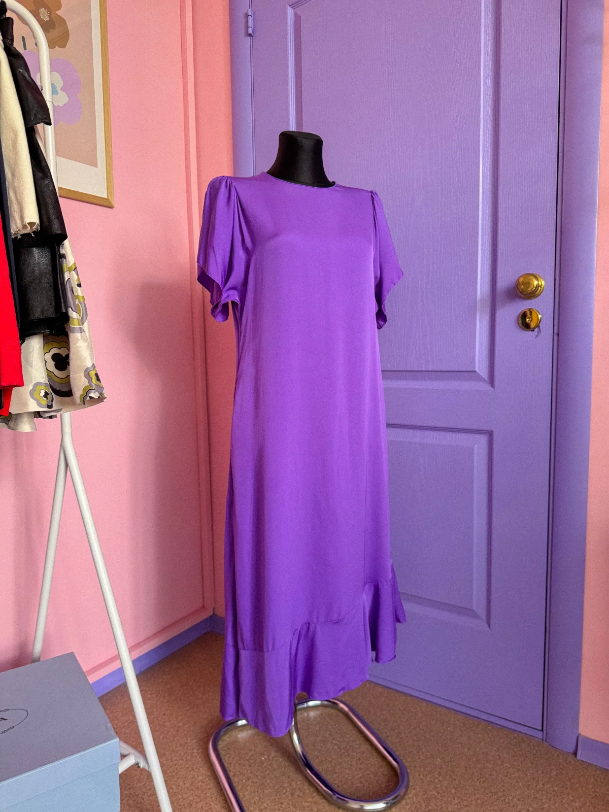 theory-violetine-silkine-suknele-01 THEORY violetinė šilkinė suknelė - Image 1